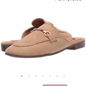 NEW!! Gorgeous slip on! Size 9.5